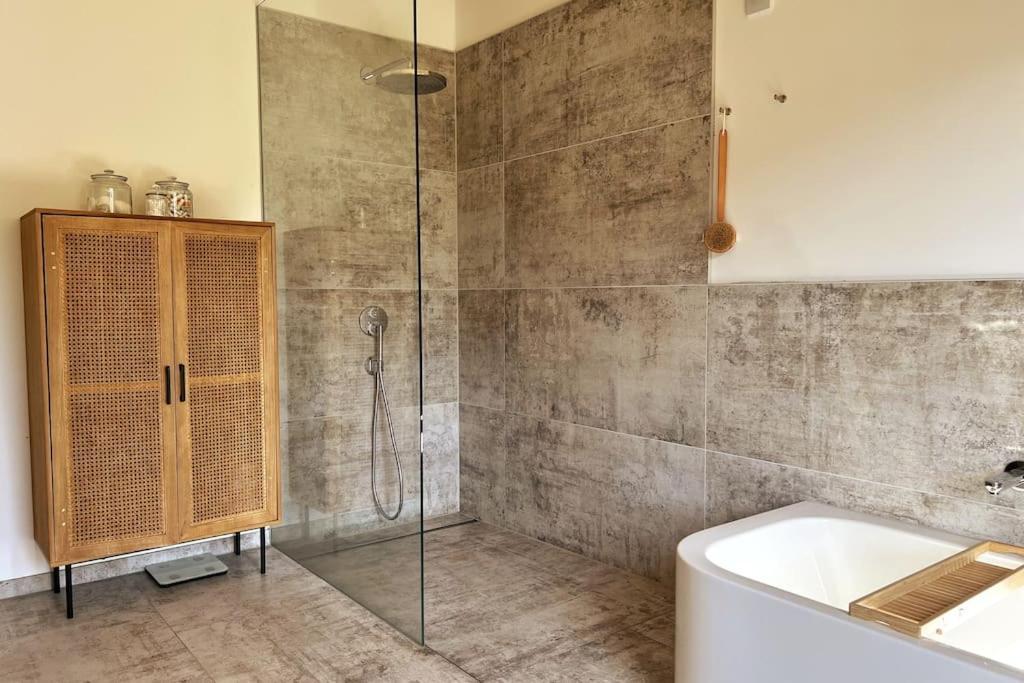 Forest Retreat- Serene 160M2 With Forest Views Wermelskirchen Bagian luar foto